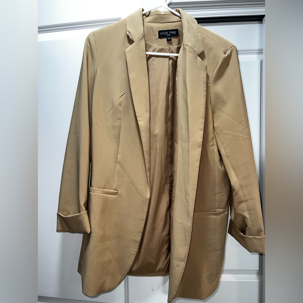 Tan women’s blazer. Size L. Great condition